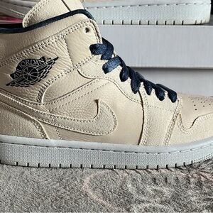 Nike Women's Sneakers in Cream and Blue